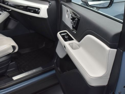 Certified 2025 Lincoln Aviator Reserve w/ Equipment Group 201A image 17