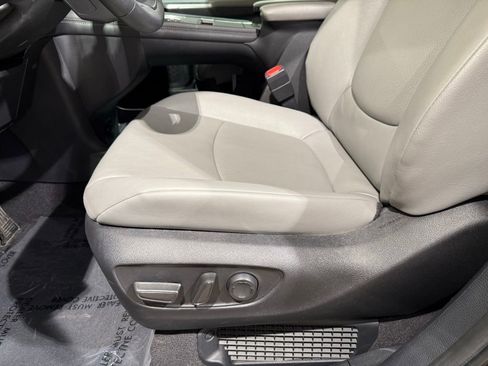 Used 2025 Toyota Sienna XLE w/ XLE Plus Package FWD image 14