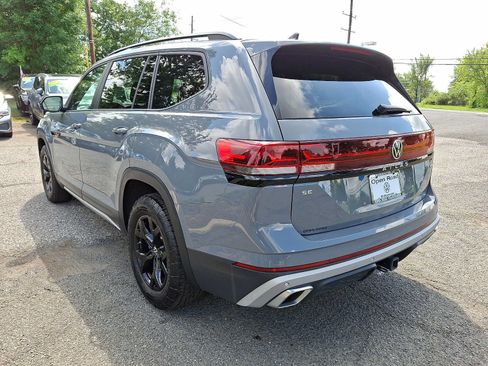 Used 2025 Volkswagen Atlas Peak Edition SE AWD/4WD image 4