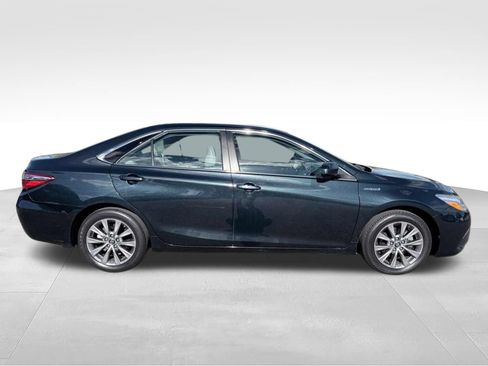 Used 2017 Toyota Camry XLE FWD image 4