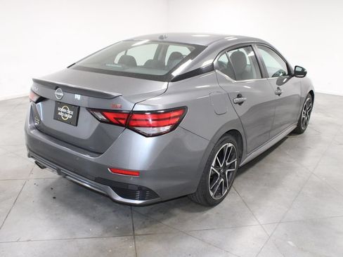 Used 2025 Nissan Sentra SR FWD image 9