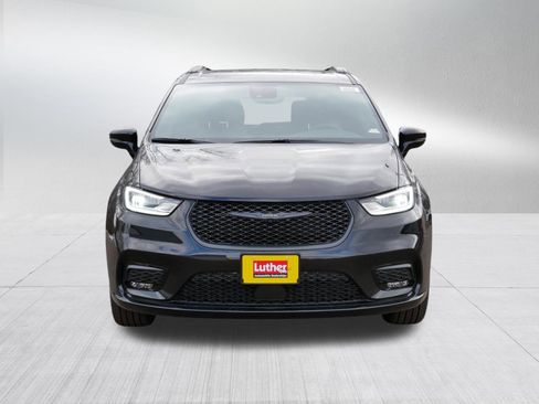 New 2026 Chrysler Pacifica Select image 2