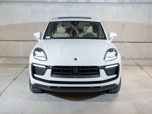 Certified 2026 Porsche Macan AWD/4WD image 6