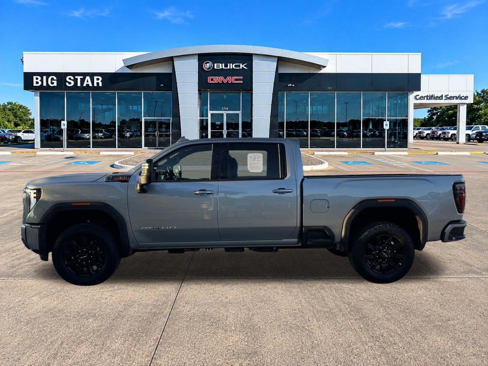 Used 2026 GMC Sierra 2500 AT4 AWD/4WD image 3