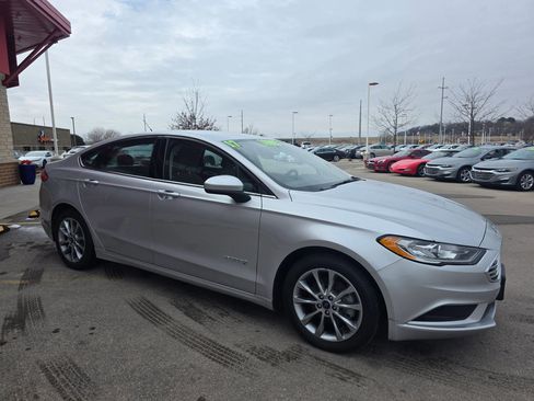 Used 2017 Ford Fusion S image 3