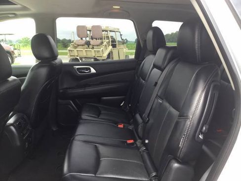 Used 2018 Nissan Pathfinder Platinum AWD/4WD image 12