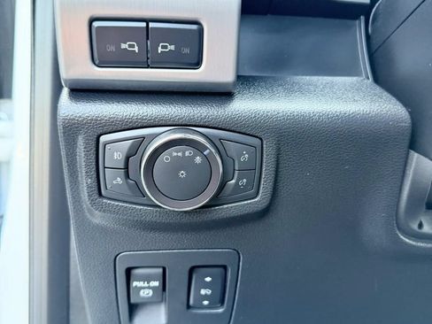 Used 2018 Ford F150 Platinum w/ Equipment Group 701A Luxury AWD/4WD image 38