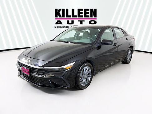 Used 2024 Hyundai Elantra SEL image 3