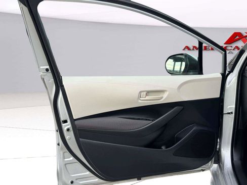 Used 2025 Toyota Corolla LE FWD image 17