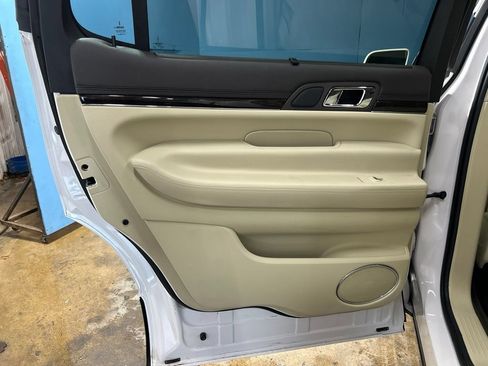 Used 2019 Lincoln MKT AWD image 39