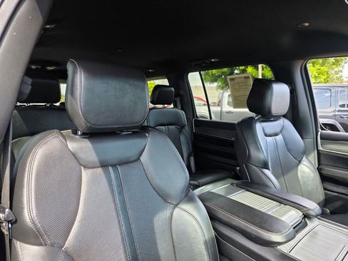 Used 2023 Jeep Wagoneer L Series II image 10