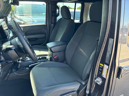 Used 2025 Jeep Wrangler Unlimited Sahara AWD/4WD image 36