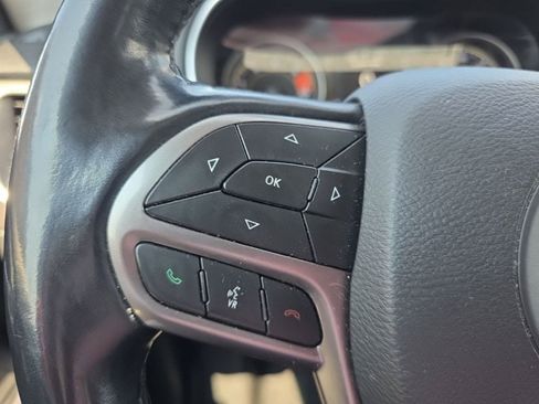 Used 2021 Jeep Cherokee Latitude Plus w/ Sun & Sound Group AWD/4WD image 20