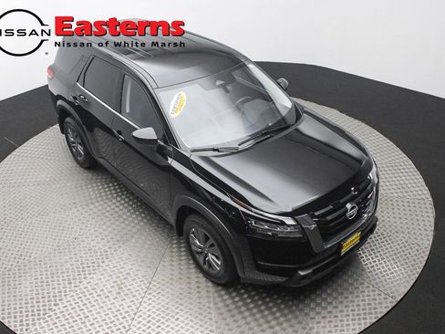 Used 2025 Nissan Pathfinder S image 3