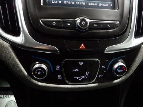 Used 2018 Chevrolet Equinox LS FWD image 13
