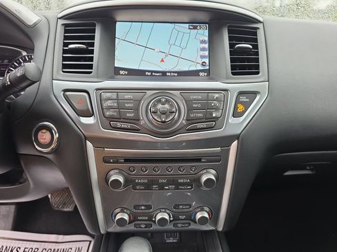 Used 2019 Nissan Pathfinder SL AWD/4WD image 18