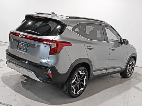 Used 2024 Kia Seltos SX w/ SX Sunroof Package image 6