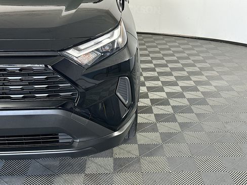 Certified 2025 Toyota RAV4 LE AWD/4WD image 9