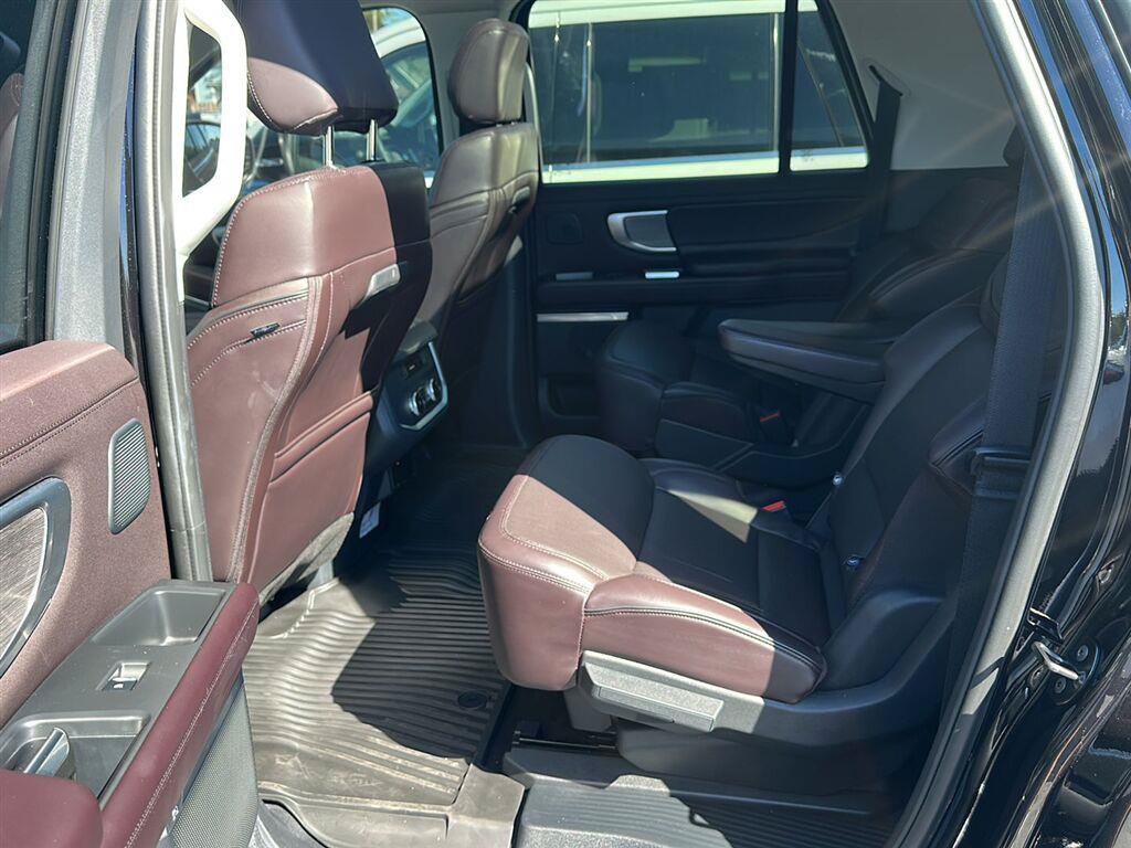 Used 2025 Ford Expedition Max Platinum w/ Platinum Ultimate Package AWD/4WD image 6