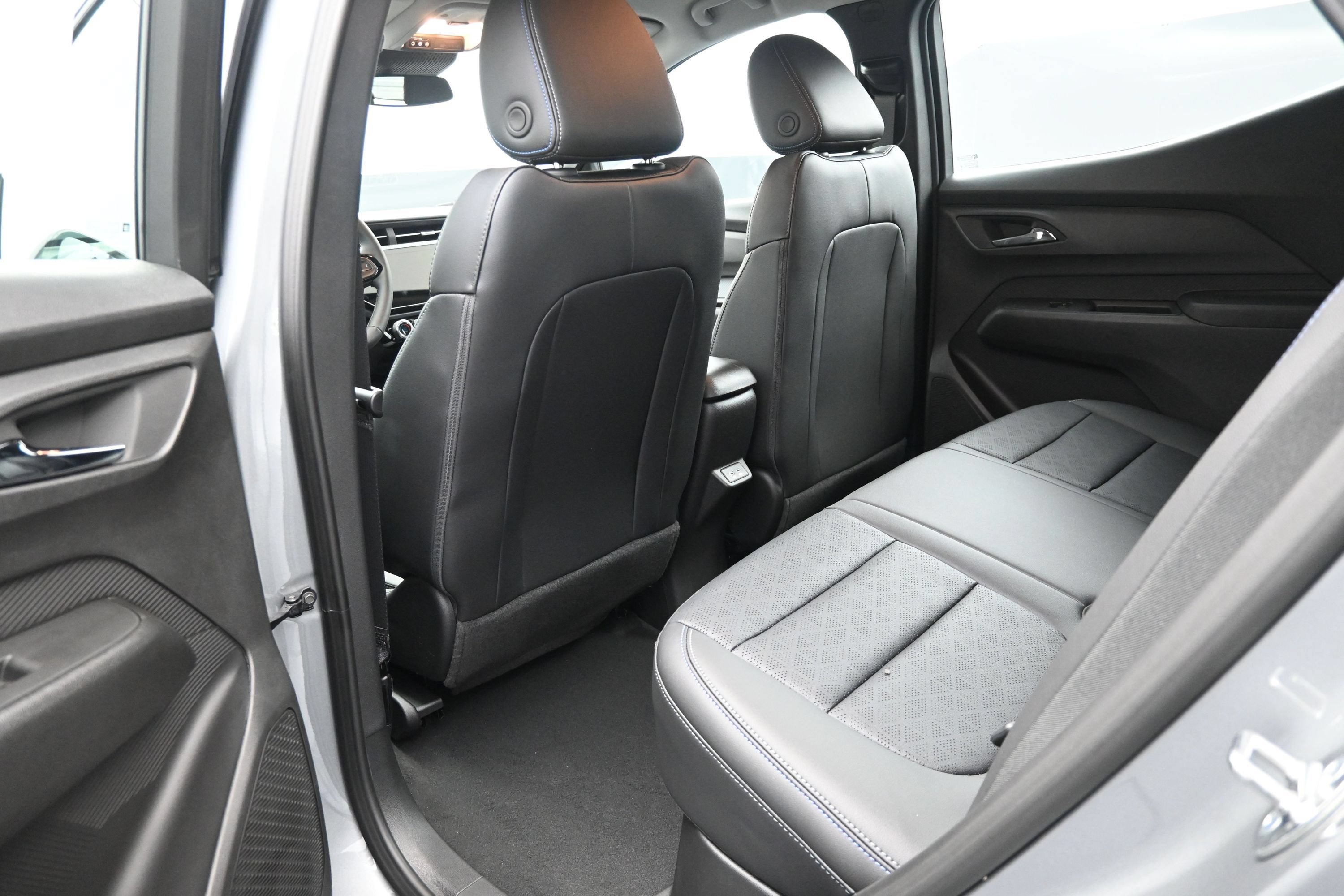 New 2027 Chevrolet Bolt LT w/ Comfort Package FWD image 21