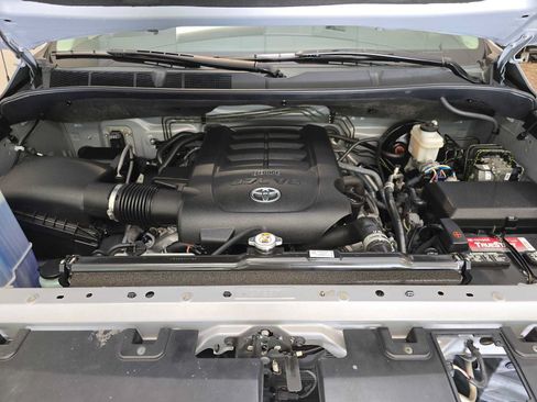 Used 2019 Toyota Tundra Limited w/ Limited Premium Package AWD/4WD image 9