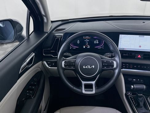 Used 2025 Kia Sportage EX w/ Premium Package image 18