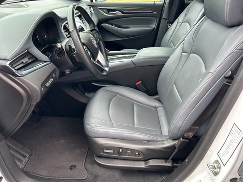 Used 2024 Buick Enclave Premium image 11