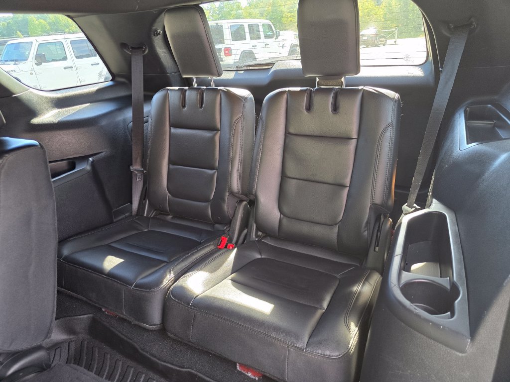 Used 2019 Ford Explorer XLT w/ Equipment Group 202A FWD image 13