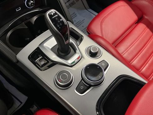 Used 2024 Alfa Romeo Stelvio Veloce image 20