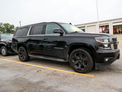 Used 2020 Chevrolet Suburban LT AWD/4WD image 7
