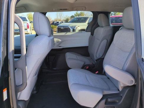 Certified 2025 Toyota Sienna LE image 14