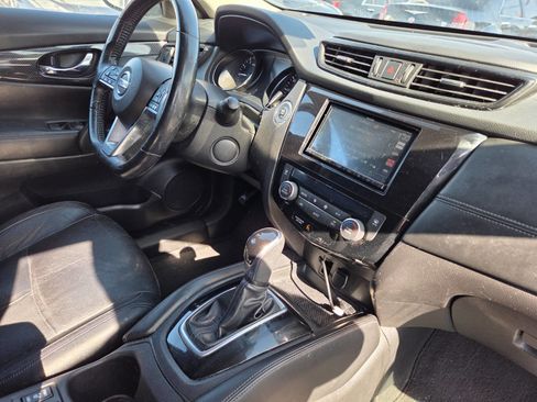 Used 2017 Nissan Rogue SL image 15