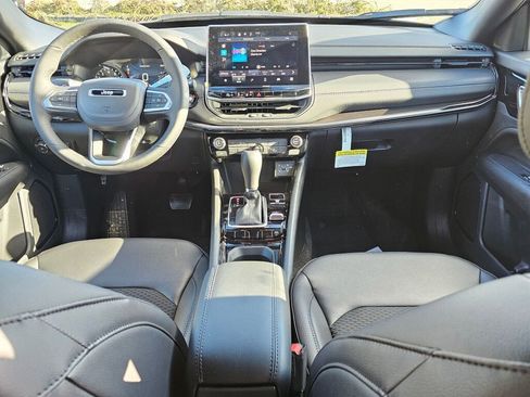 New 2026 Jeep Compass Latitude image 14