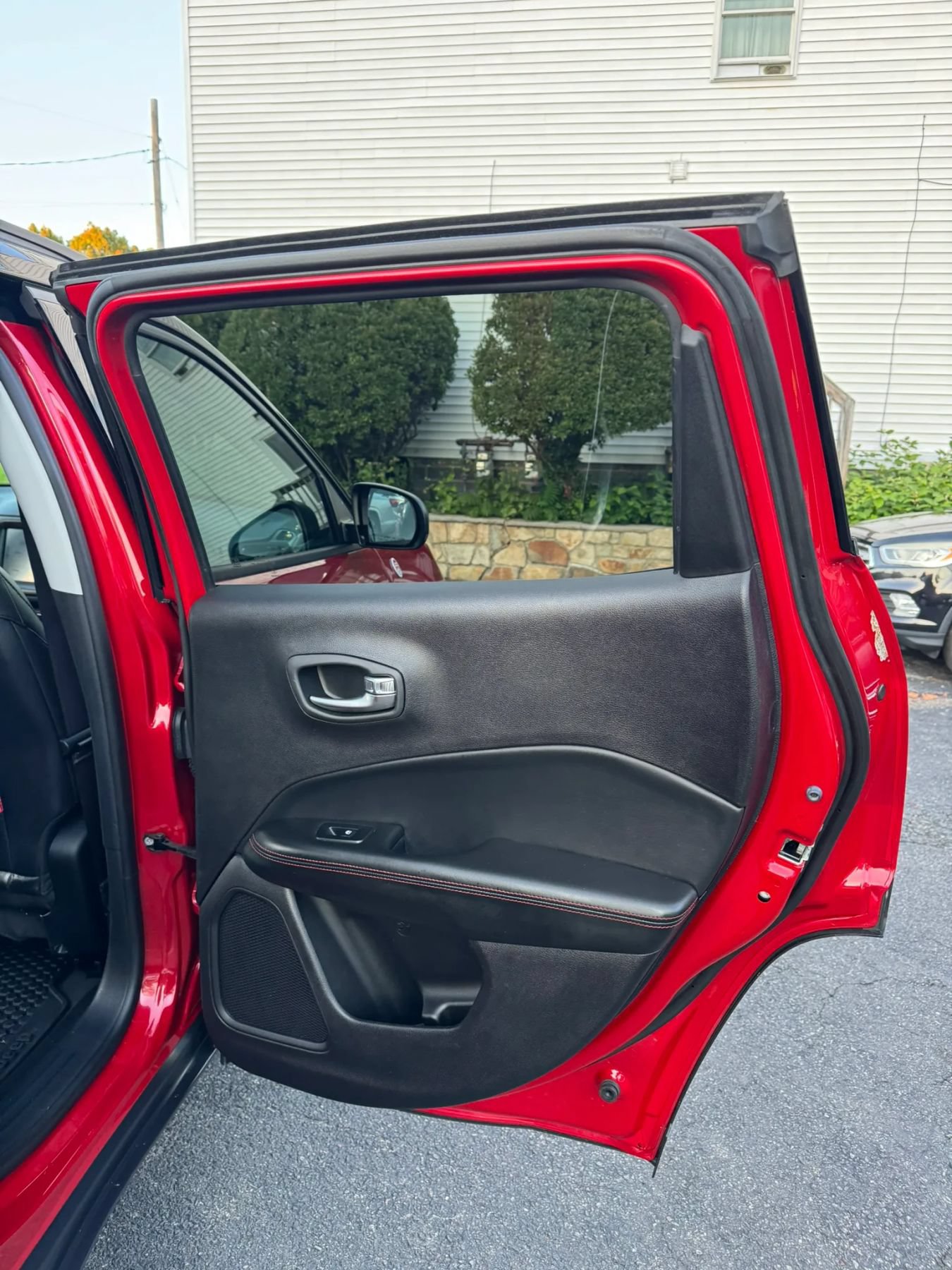 Used 2018 Jeep Compass Trailhawk w/ Cold Weather Group AWD/4WD image 30