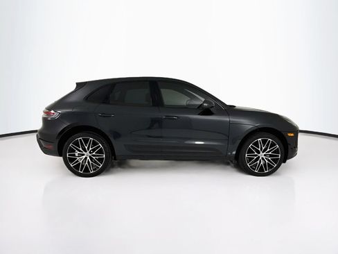 Certified 2025 Porsche Macan AWD/4WD image 8