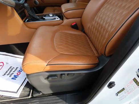 Used 2023 INFINITI QX80 Sensory w/ All-Season Package image 44