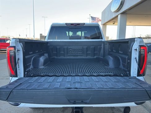 Used 2024 GMC Sierra 2500 AT4 w/ Technology Package image 9