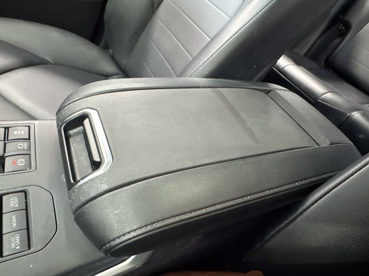 Used 2025 Toyota Highlander XLE AWD/4WD image 32