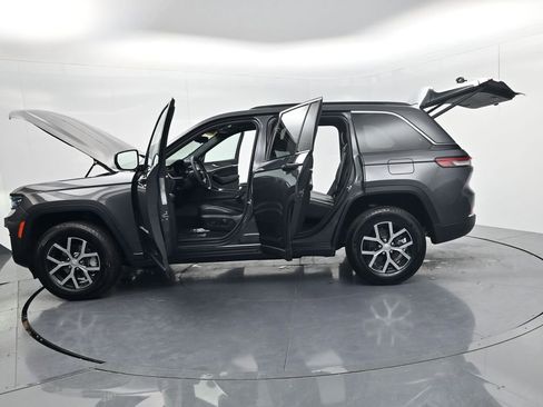 Used 2024 Jeep Grand Cherokee Limited w/ Trailer Tow Package AWD/4WD image 75