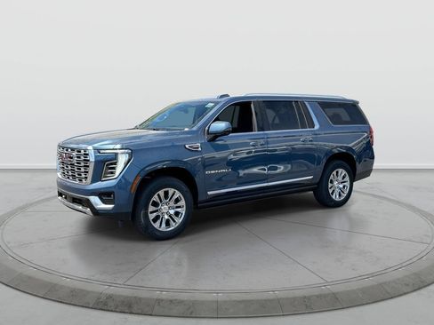 New 2026 GMC Yukon XL Denali w/ Sun & Power Step Package AWD/4WD image 4