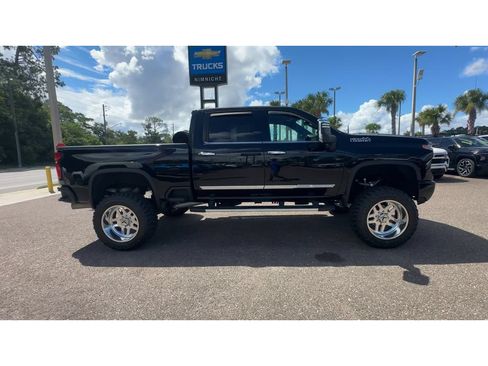 Used 2024 Chevrolet Silverado 2500 High Country w/ Technology Package AWD/4WD image 9