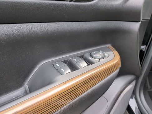 Certified 2023 GMC Acadia SLE FWD image 17