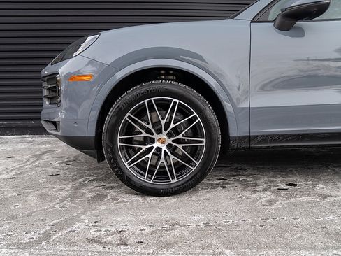 Certified 2025 Porsche Cayenne image 24