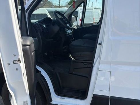 Used 2025 RAM ProMaster 2500 w/ Convenience Group image 3