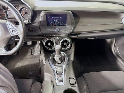 Used 2022 Chevrolet Camaro LT RWD image 21