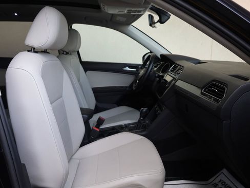 Used 2018 Volkswagen Tiguan SEL AWD/4WD image 29