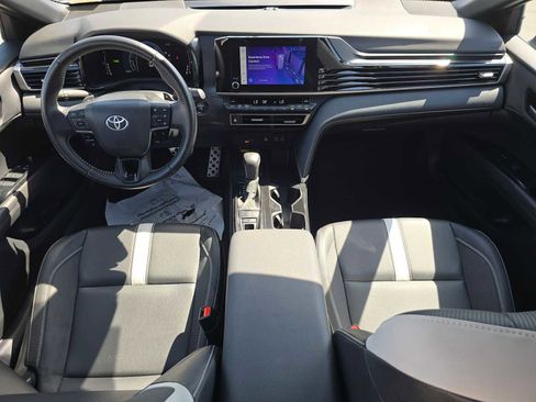 Used 2025 Toyota Camry SE FWD image 19