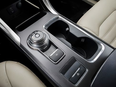 Used 2018 Ford Fusion SE w/ Fusion SE Technology Package FWD image 38