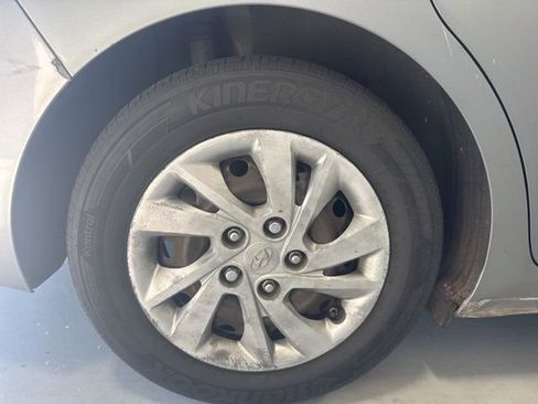 Used 2019 Hyundai Elantra SE image 6
