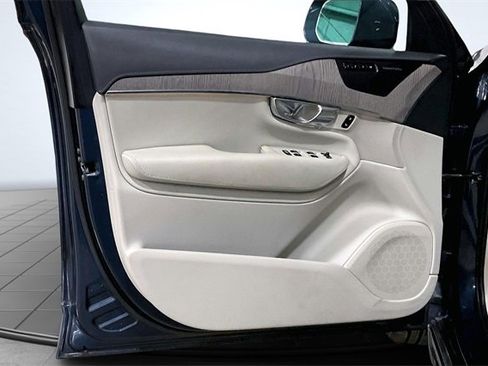 Certified 2022 Volvo XC90 T6 Inscription w/ Climate Package image 23